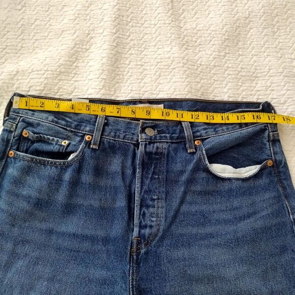 Levi's Premium Wedgie Straight Fit Women's distressed Jeans sz 32 - Picture 10 of 12